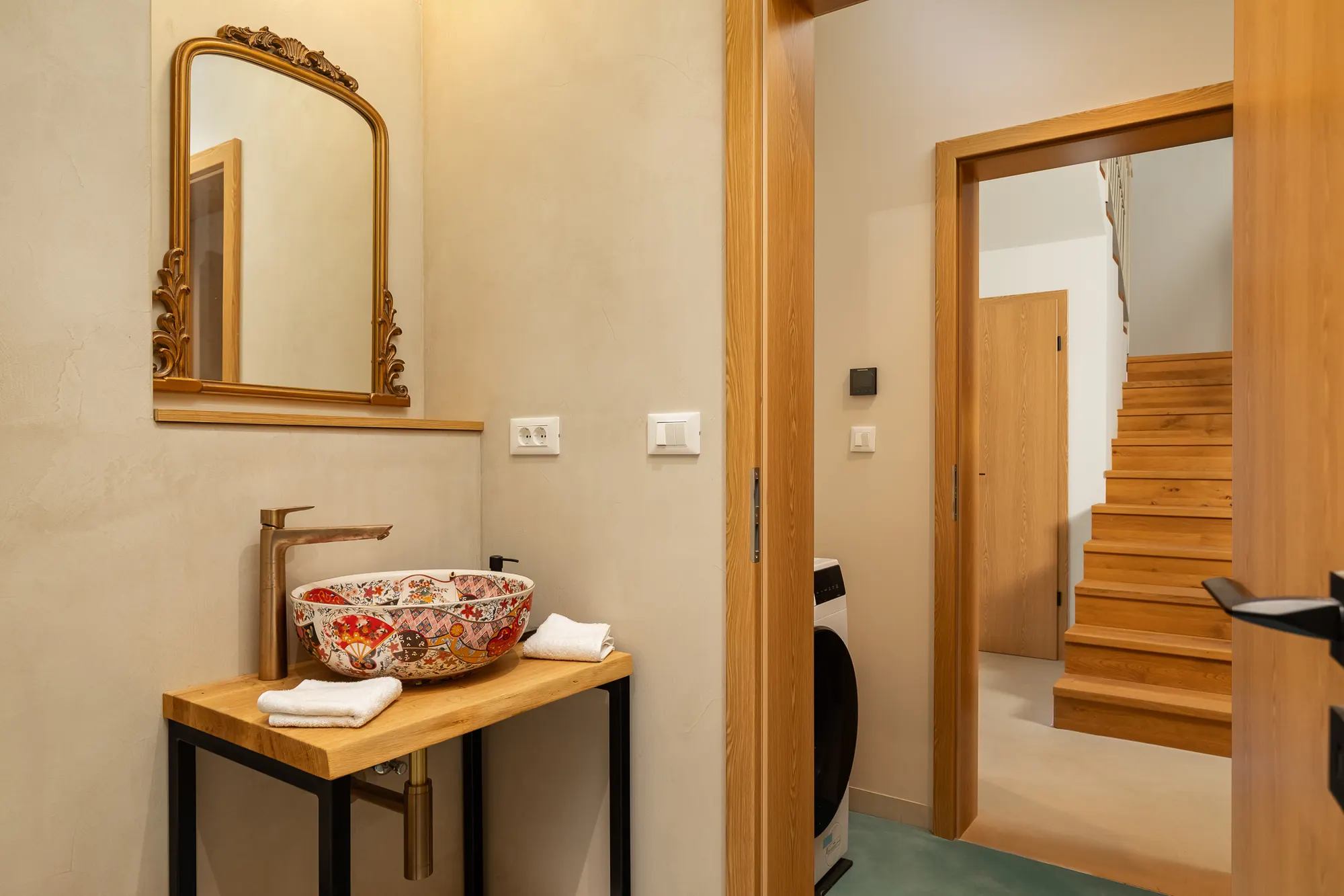 Ground floor WC ceramic basin