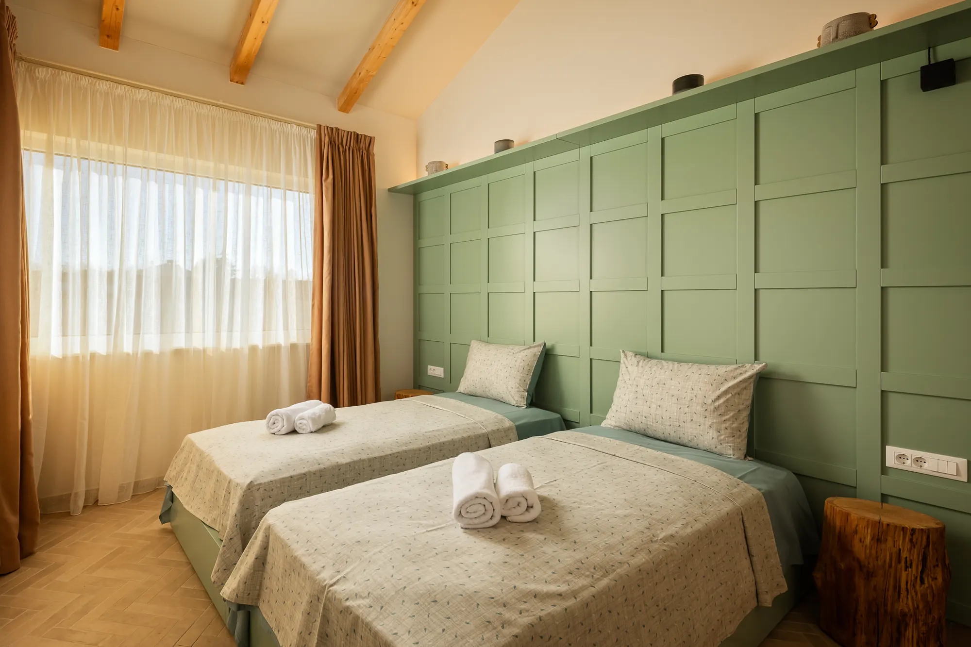 Green room twin beds wide