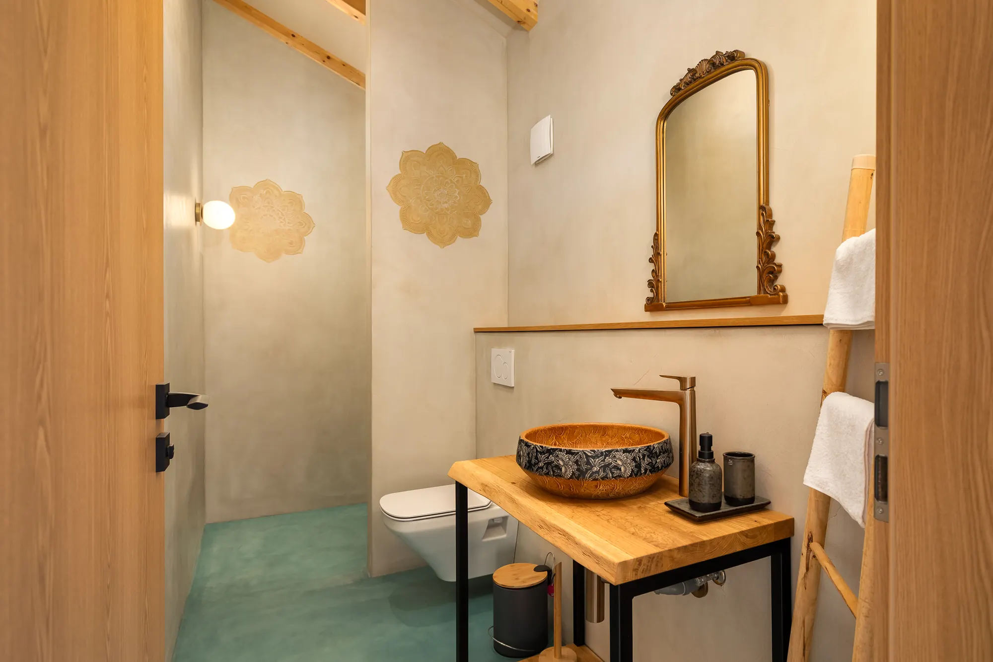 Upper bathroom mandala detail
