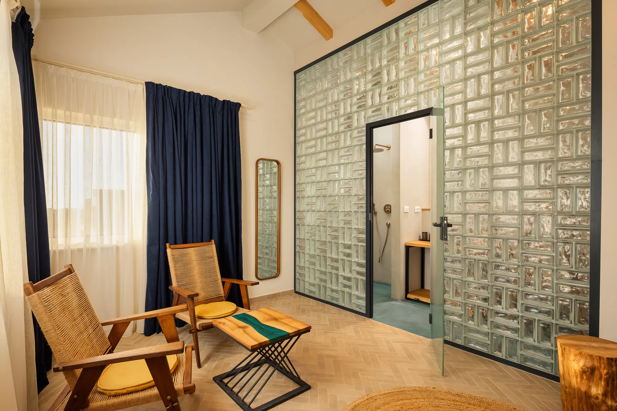 Master en-suite glass block