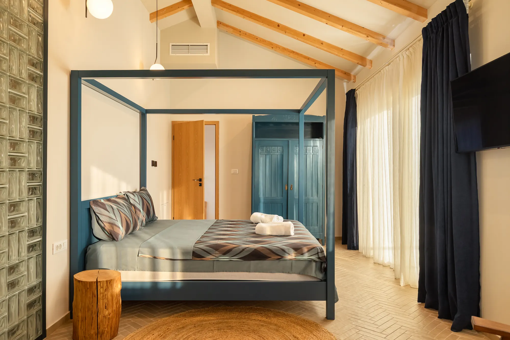 Master bedroom detail